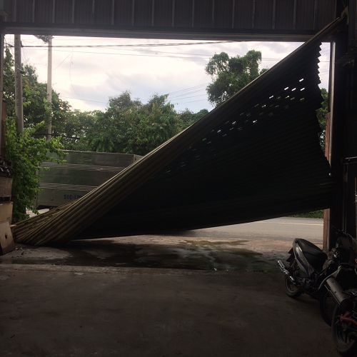 cửa cuốn bị đứt nan