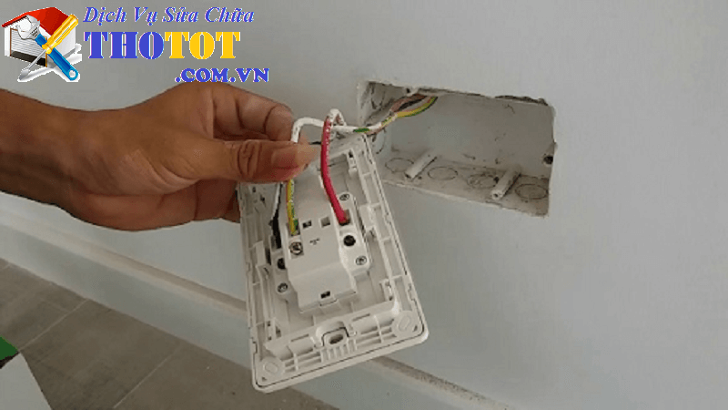 Thay thế sửa chữa ổ cắm điện
